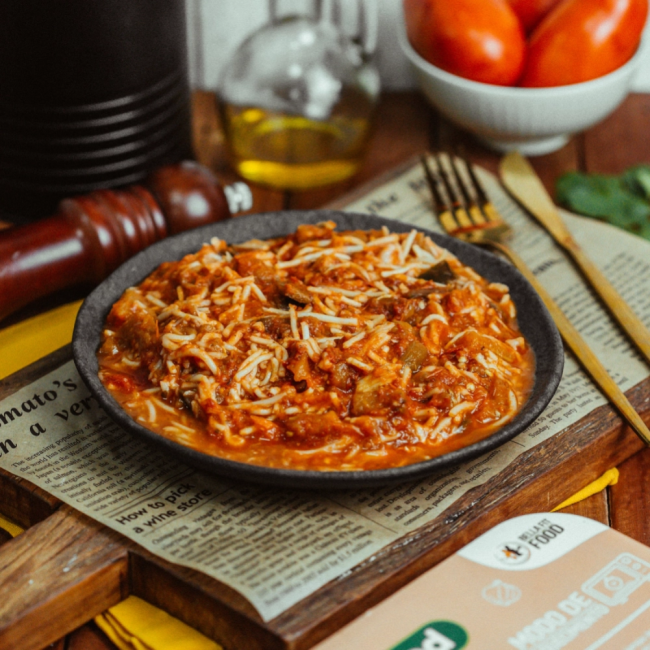 ESPAGUETE AO MOLHO BOLONHESA DE BERINJELA VEGETARIANO 300G