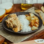 STROGONOFF DE FRANGO C/ ARROZ BRANCO E BATATA RUSTICA 300G