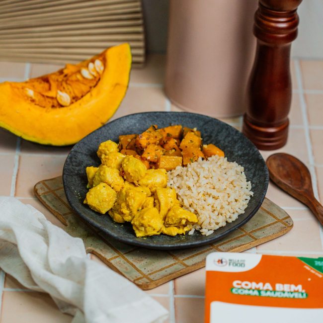 FRANGO CUBOS AO LEMON PEPPER COM ARROZ INTEGRAL E ABÓBORA CUBOS 300G