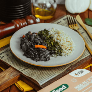 FEIJOADA VEGETARIANA C/ARROZ INTEGRAL E COUVE REFOGADA 300G