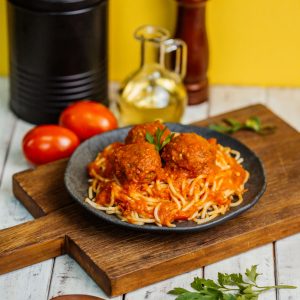 MASSA ESPAGUETE AO SUGO + ALMÔNDEGAS DE CARNE BOVINA PATINHO 300G