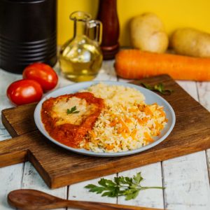 PARMEGIANA DE FRANGO C/ARROZ BRANCO E CENOURA RALADA + PURÊ DE BATATA INGLESA 300G