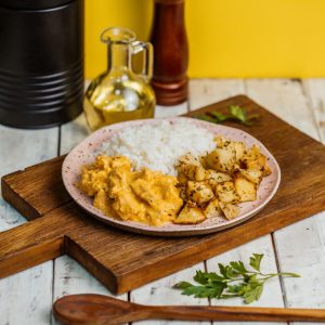 STROGONOFF DE FRANGO C/ ARROZ BRANCO E BATATA RUSTICA 300G